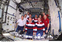 2001 STS105 exp 2 3 crew.jpg (121910 octets)