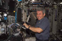 2006 iss012e22281.jpg (202827 octets)