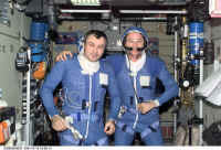 EVA orlan iss003e8024.jpg (302961 octets)
