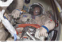 EVA orlan iss005e09716.jpg (201406 octets)