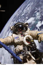 EVA orlan iss009e29620.jpg (439581 octets)