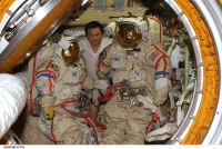 EVA orlan iss010e21175.jpg (273190 octets)