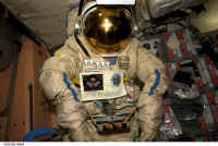 EVA orlan iss012e15664.jpg (219928 octets)