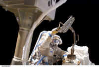 EVA orlan iss013e29017.jpg (187289 octets)