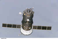 Progress M1-10 iss007e14453.jpg (64526 octets)