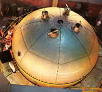 saturn5 S1C fabrication dome 02.jpg (96324 octets)