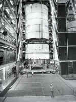 saturn5 S2 fabrication 01.jpg (110892 octets)