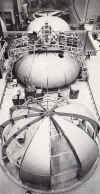saturn5 S2 fabrication dome.jpg (197910 octets)