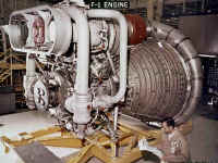 saturn5 moteur F1 02.jpg (43282 octets)