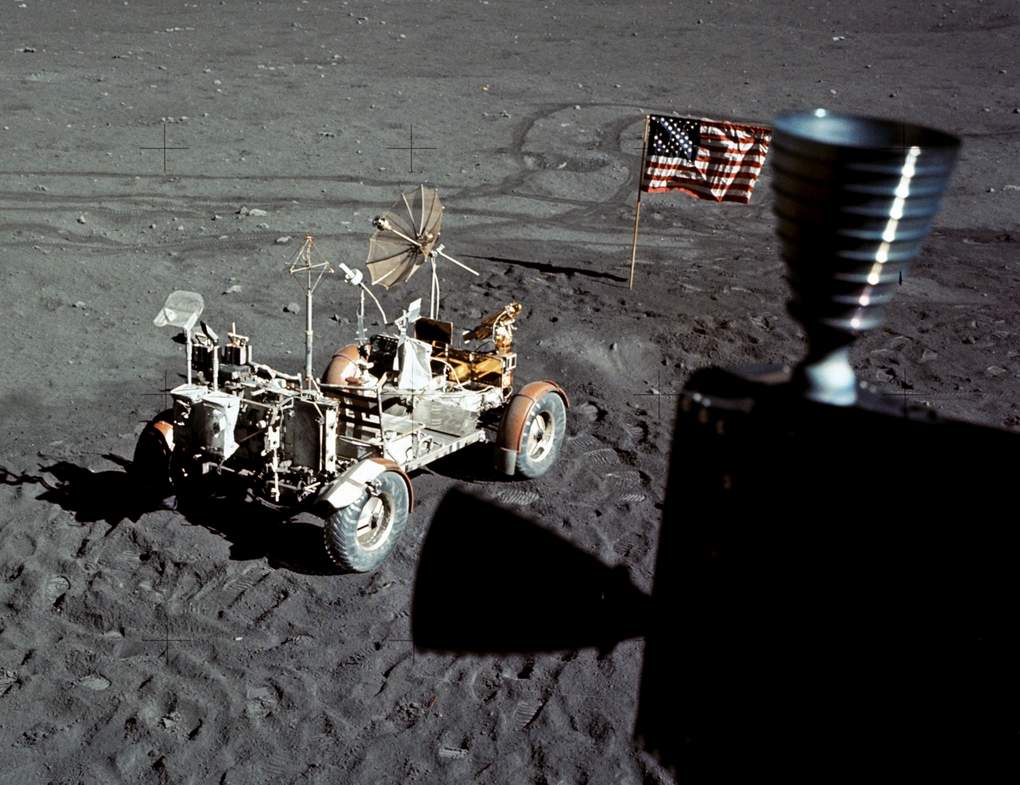 http://www.capcomespace.net/dossiers/espace_US/apollo/vaisseaux/lunar_rover/as17-140-21354HR.jpg