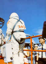 GT12 KSC-66C-9220 the end.jpg (432510 octets)