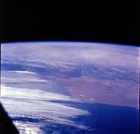 g09_s66_38408.jpg (244394 octets)