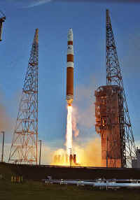 delta 4 DSCS B6 launch.jpg (48025 octets)