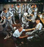 astronautes habillage.jpg (389027 octets)