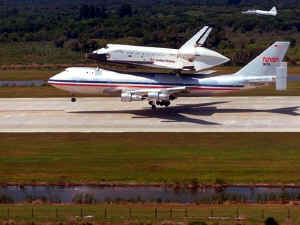 1981 STS1 retour KSC.jpg (74643 octets)