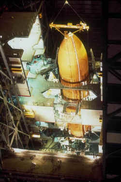 1981 STS3 assemblage ET 02.jpg (85054 octets)