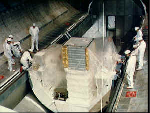 1981 STS3 payload canister.jpg (56785 octets)