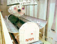 STS9 integration spacelab aout 1983a.jpg (153304 octets)