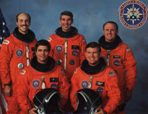 1989 STS 29 crew.jpg (106887 octets)