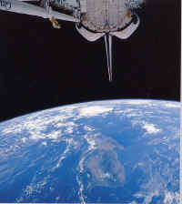 STS 31 high alt.jpg (135397 octets)