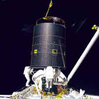 STS49 GPN-2000-001035.jpg (1849571 octets)