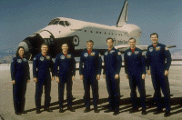 STS49 crew.GIF (135106 octets)