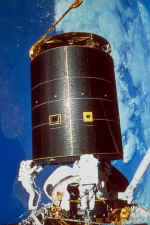 STS49 recup intelsat 03.JPG (70748 octets)