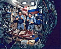 Dezhurov Strekalov STS71.gif (196507 octets)