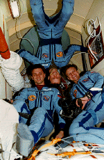 Mir-20.Crew.Members.STS-74.gif (199364 octets)