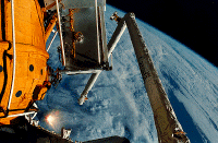 RMS.and.New.Docking.Module.STS-74.gif (200123 octets)