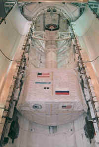 1996 STS76 KSC-96PC-0379.jpg (87865 octets)