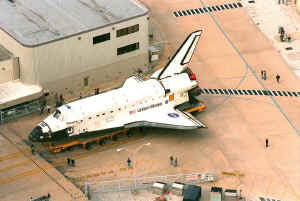 1999 STS103 KSC-99PP-1277.jpg (174643 octets)