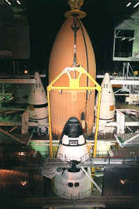 1999 STS103 KSC-99PP-1283.jpg (112436 octets)