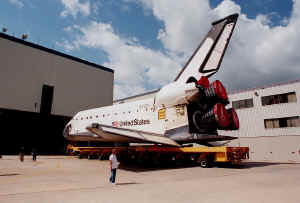 1999 STS93 KSC-99PP-0613.jpg (133558 octets)