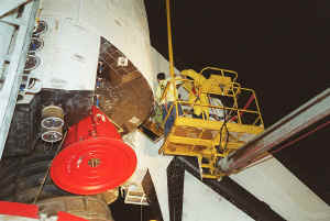2000 STS101 KSC-00PP-0499.jpg (150368 octets)