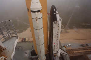 2001 STS102 KSC-01PP-0302.jpg (125726 octets)