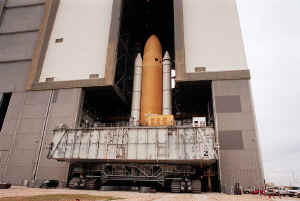 2001 STS98 KSC-01PP-0009.jpg (142872 octets)