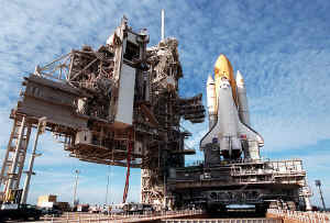 2001 STS98 KSC-01PP-0017.jpg (228238 octets)