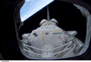 STS107 soute.jpg (60527 octets)