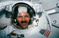 Smith.in.EMU.Space.Suit.gif (205860 octets)