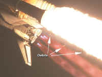 164602main_03_STS-116_debris_EHV224.jpg (65357 octets)