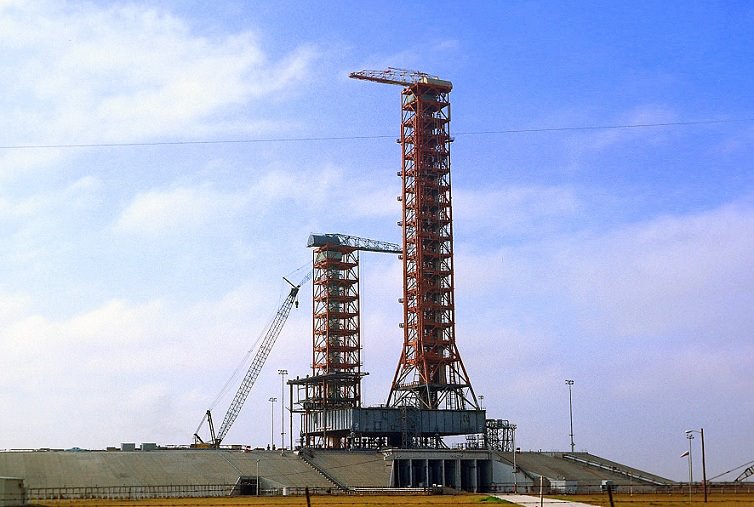 LC39%20construction%201977%20378609_325161494173343_1214188836_n.jpg