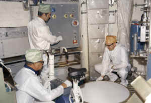 skylab workshop douche2.jpg (358343 octets)