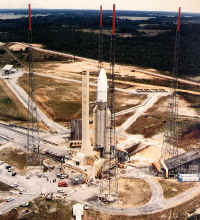 1995 juillet ariane 5 pad 01.jpg (98304 octets)