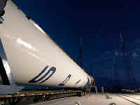 2008 F9 first stage at cape.jpg (143983 octets)