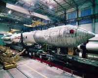 baikonour D1 proton usine.jpg (55733 octets)