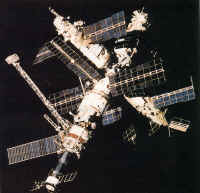 1995 STS71 approche.jpg (374072 octets)