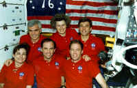 1996 STS76 crew.JPG (933848 octets)